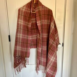 London Fog Plaid Soft Scarf